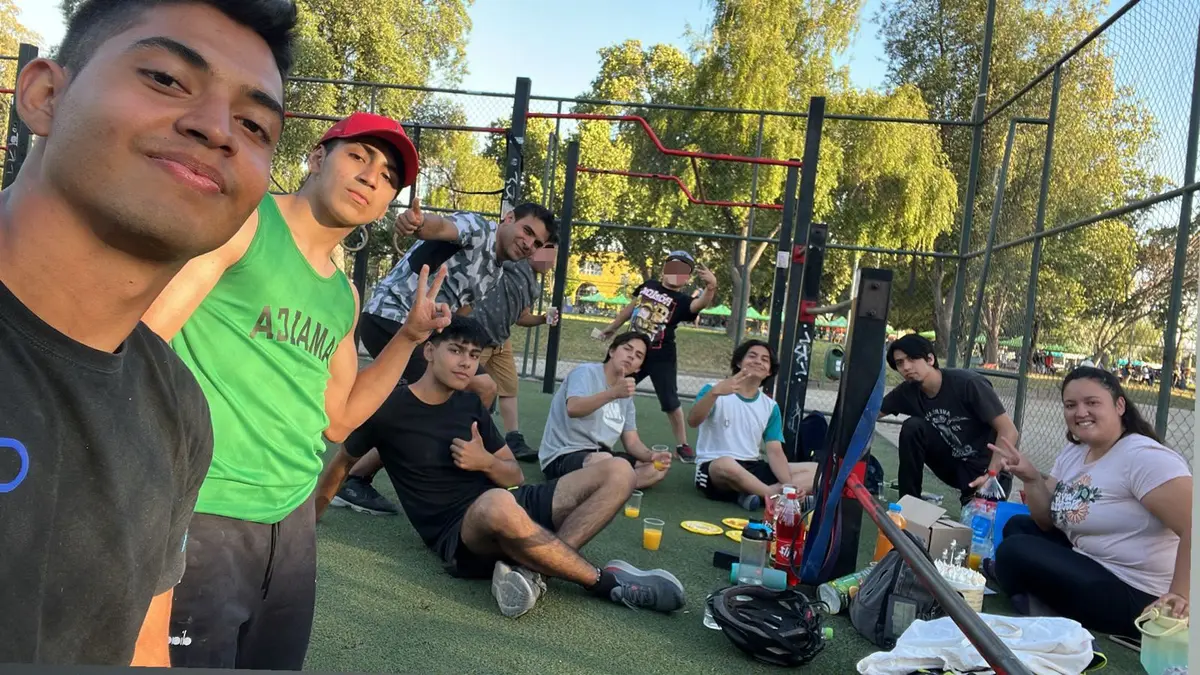 Comunidad de Calistenia Progresiva entrenando en grupo, foto 1