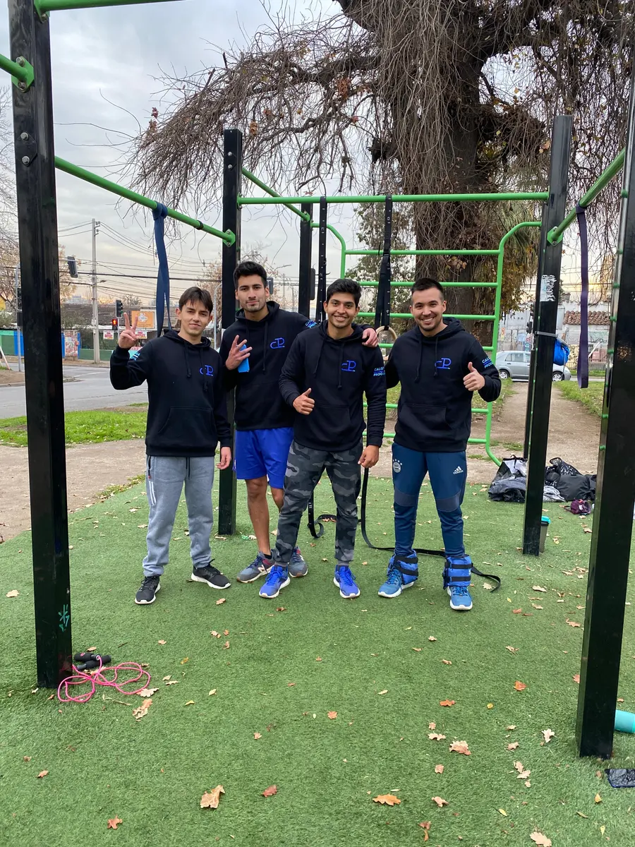Comunidad de Calistenia Progresiva entrenando en grupo, foto 2