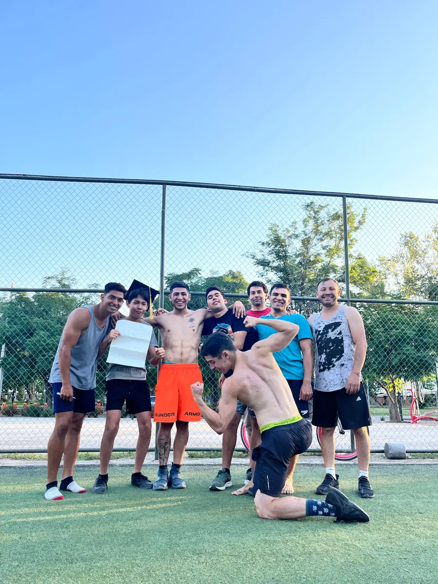 Comunidad de Calistenia Progresiva entrenando en grupo, foto 4