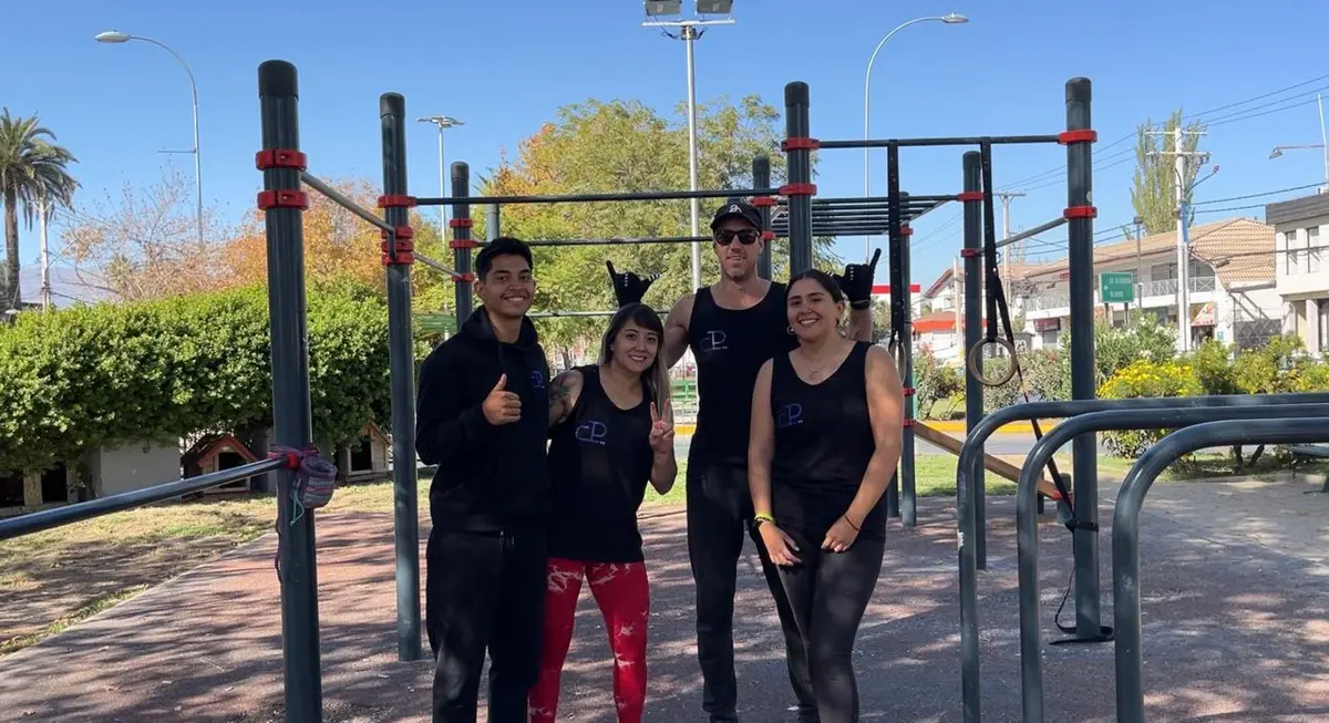Comunidad de Calistenia Progresiva entrenando en grupo, foto 5